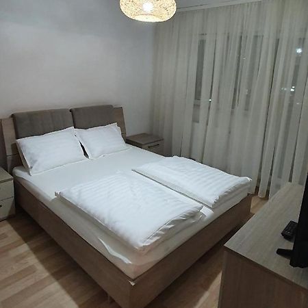 Rebecca Sweet Apartment Oradea Exterior photo