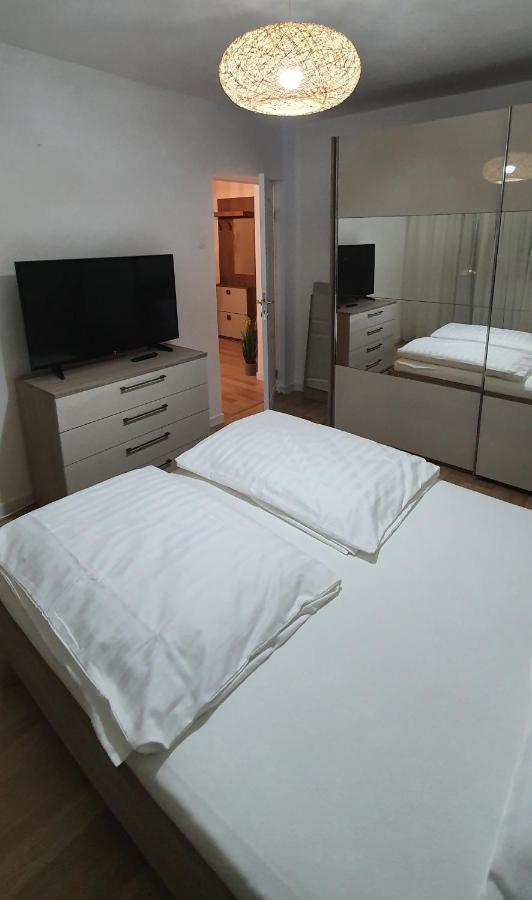 Rebecca Sweet Apartment Oradea Exterior photo