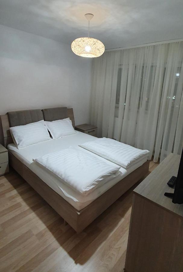 Rebecca Sweet Apartment Oradea Exterior photo